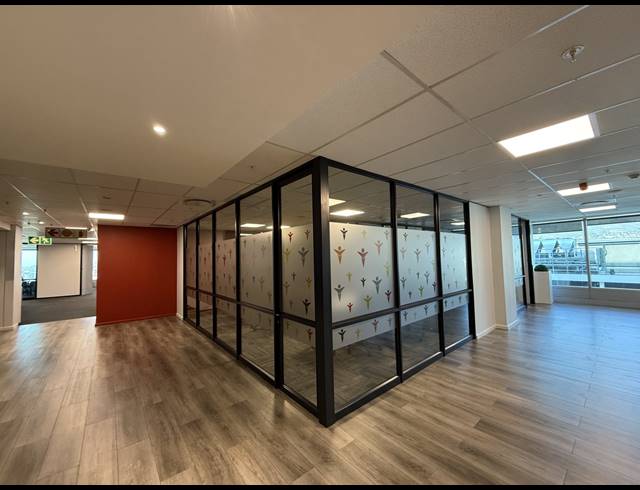 8,380M² OFFICE TO LET IN FORESHORE
